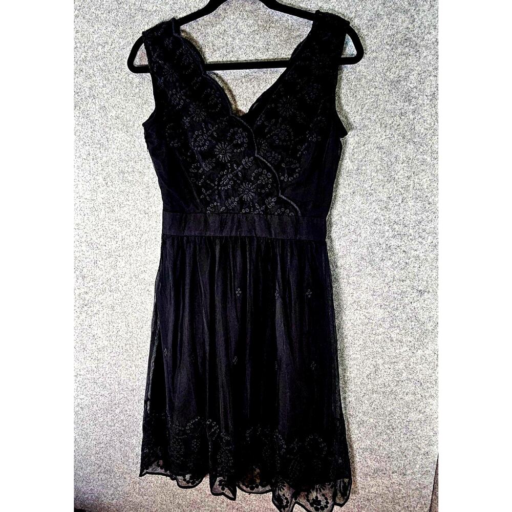 Garnet Hill Black Lace Dress Embroidered Scallop Hem Womens Size 6 Whimsygoth - Picture 3 of 8